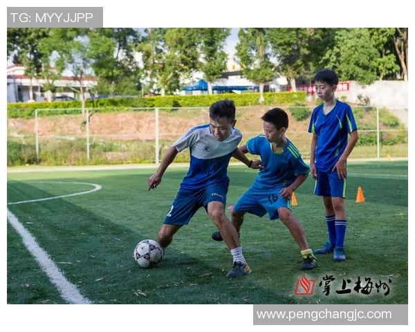 球迷热情邂逅心中偶像共谱绿茵场上激情难忘的足球故事