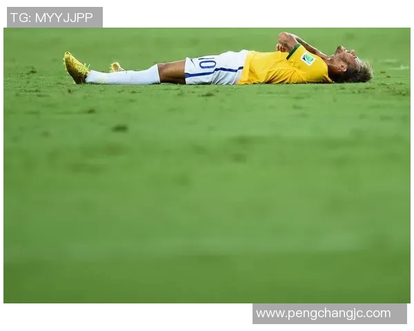 被踢中瞬间倒地的足球明星瞬间 细数那些令人难忘的意外时刻